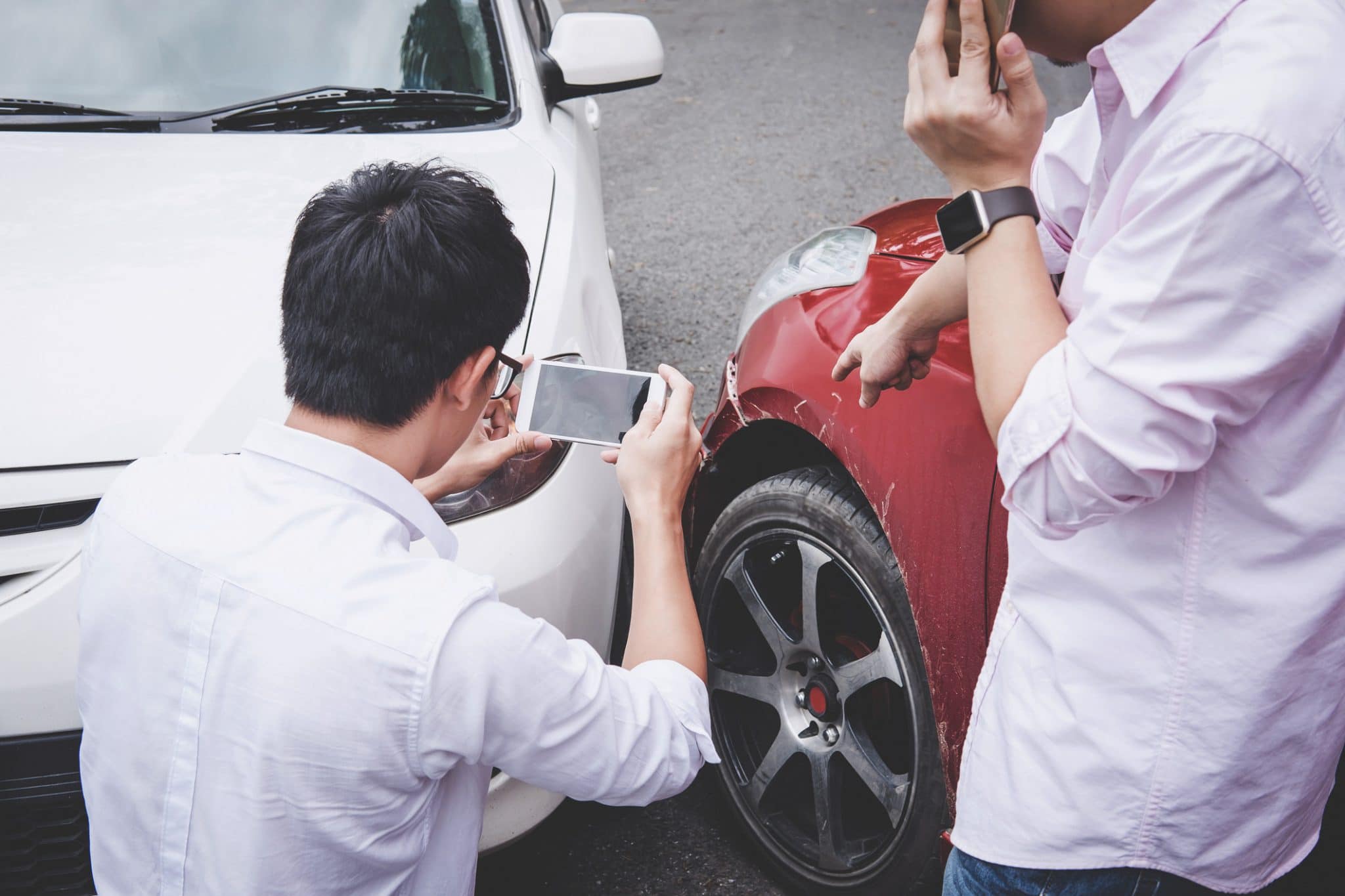 How to Deal With Insurance Adjusters After a Car Crash